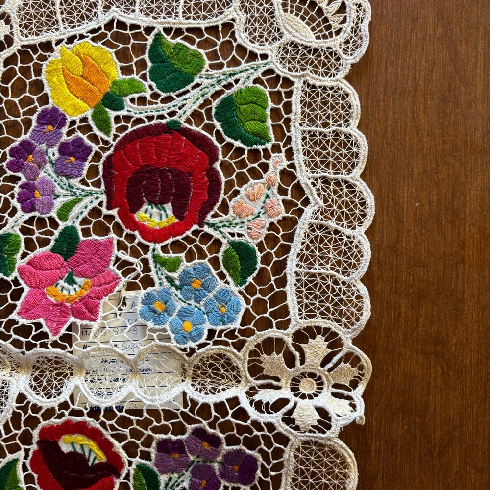 Hungarian vintage collectible NWT Kalosca hand embroidered doily - Picture 5 of 6